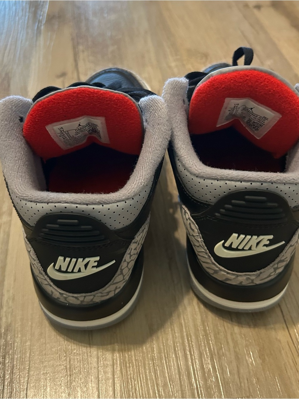 Jordan Kids Black/Gray/Red Retro Basketball Sneakers - Picture 3 of 7